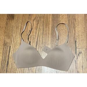 EUC Lululemon sz: 36 C wireless bra